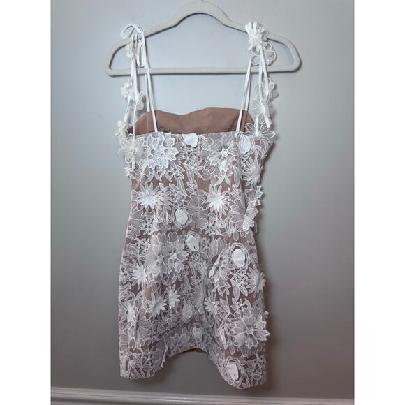 Elliatt Isles Floral Applique Mini Dress, Size S, White, NWT $328 - Picture 14 of 16